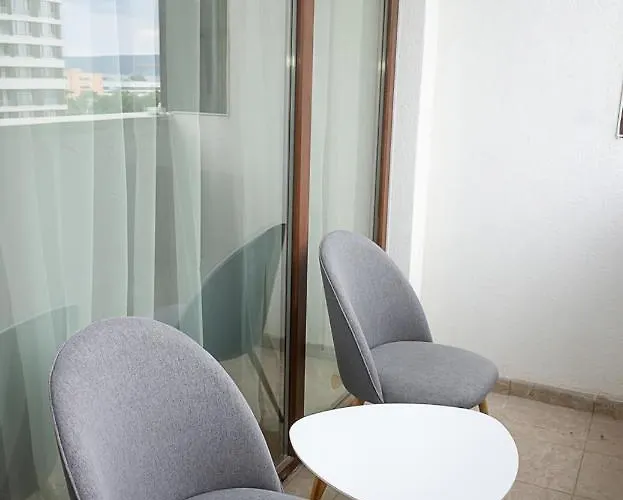 The Residential 1-bd With An Outdoor Thermal Pool By Flat Mаnager 公寓 瓦爾納